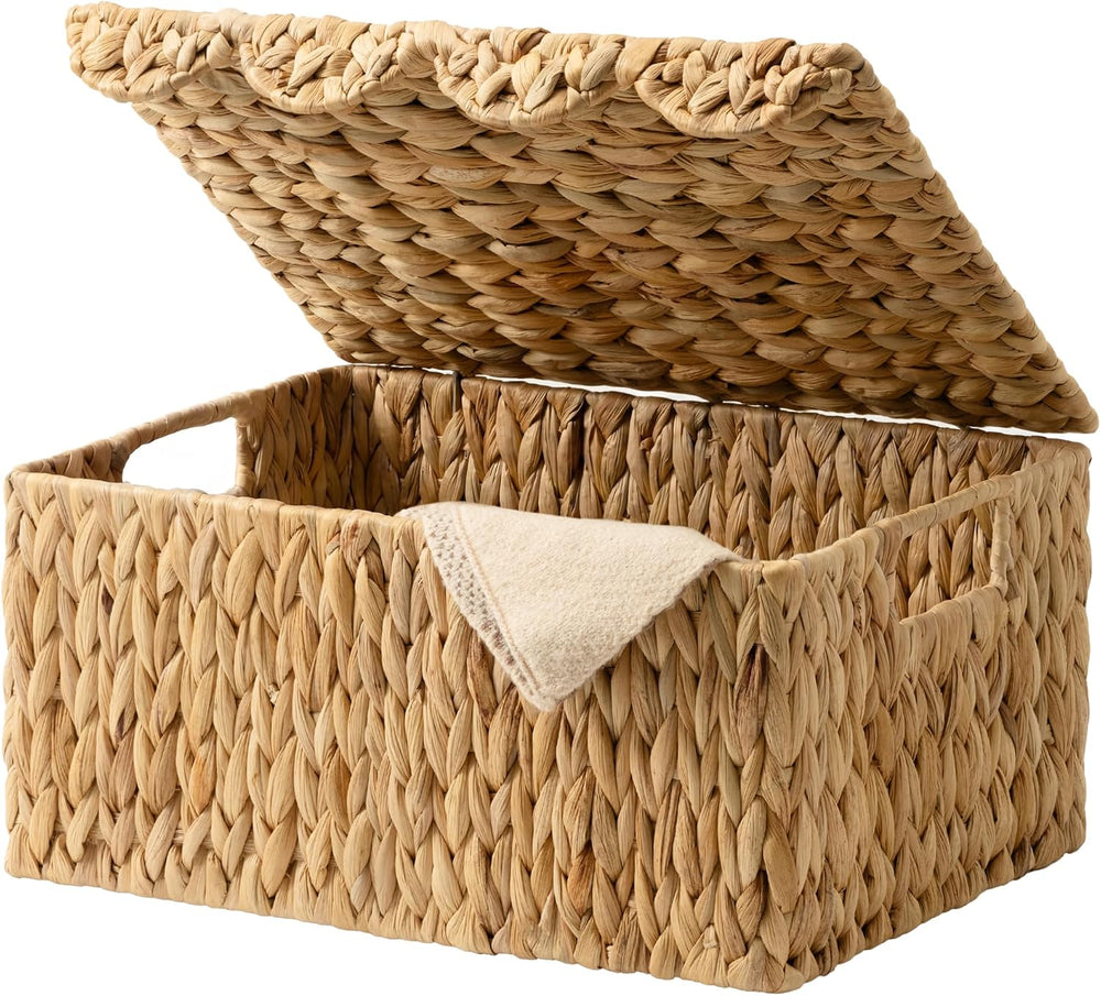 StorageWorks Scalloped Wicker Basket with Lid, Woven Water Hyacinth Basket