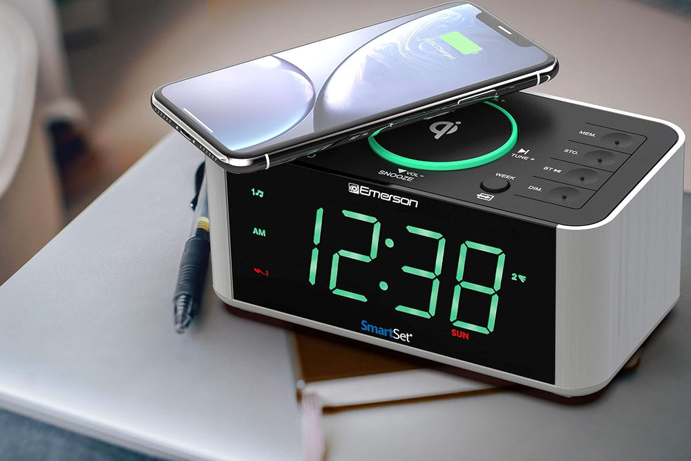 Emerson SmartSet Wireless Charging Dual Alarm Clock Radio with PLL FM, 10 Wat...